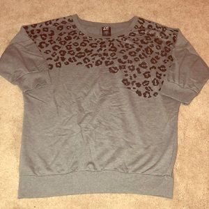 Gray 3/4 length sleeve sweatshirt